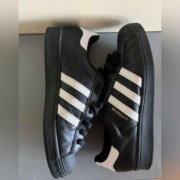 Adidas SUPERSTAR sneakers size 10.5 - Picture 2 of 11